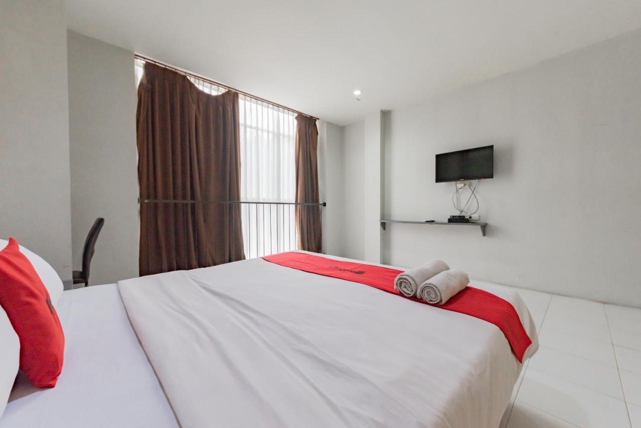 Hotel Reddoorz @ Pelajar Pejuang 3 Bandung Esterno foto