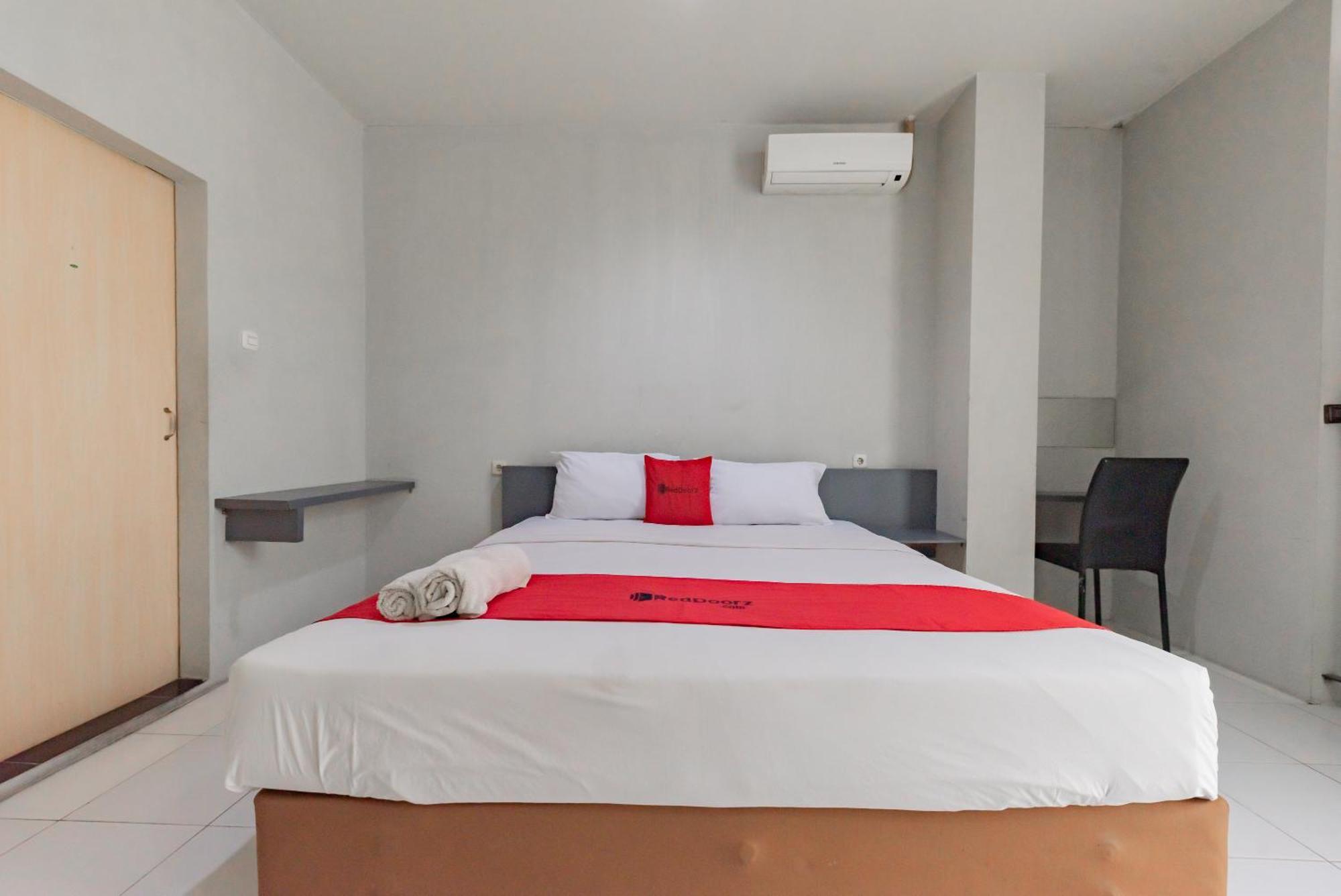 Hotel Reddoorz @ Pelajar Pejuang 3 Bandung Esterno foto